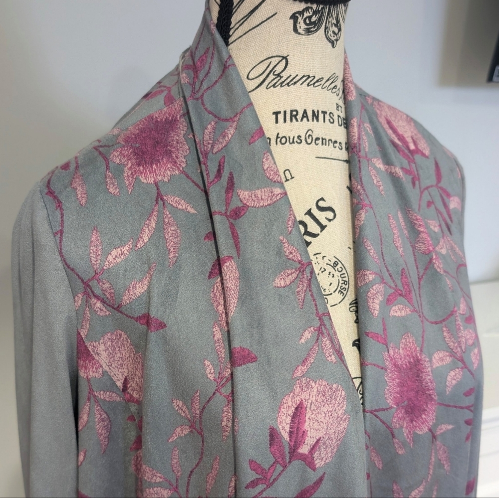 TANJAY | Women's Grey/Pink Faux Suede Floral Lightweight Open Jacket - Picture 2 of 7